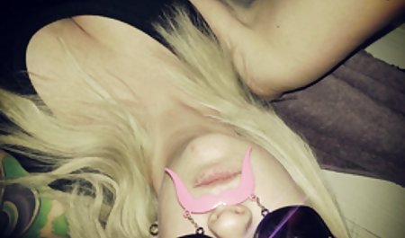 Babe زرق اینستاگرام فیلم کامل سکس و برق دار لعنتی خود را بر روی دوربین زندگی می کنند