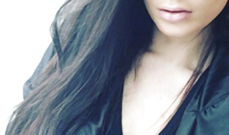Busty فیلم سکی کامل MILF جاسوسی در دوش عمومی