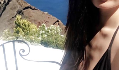 زن و شوهر جوان سکسی در دوش سرگرم کننده فیلم سکی کامل است